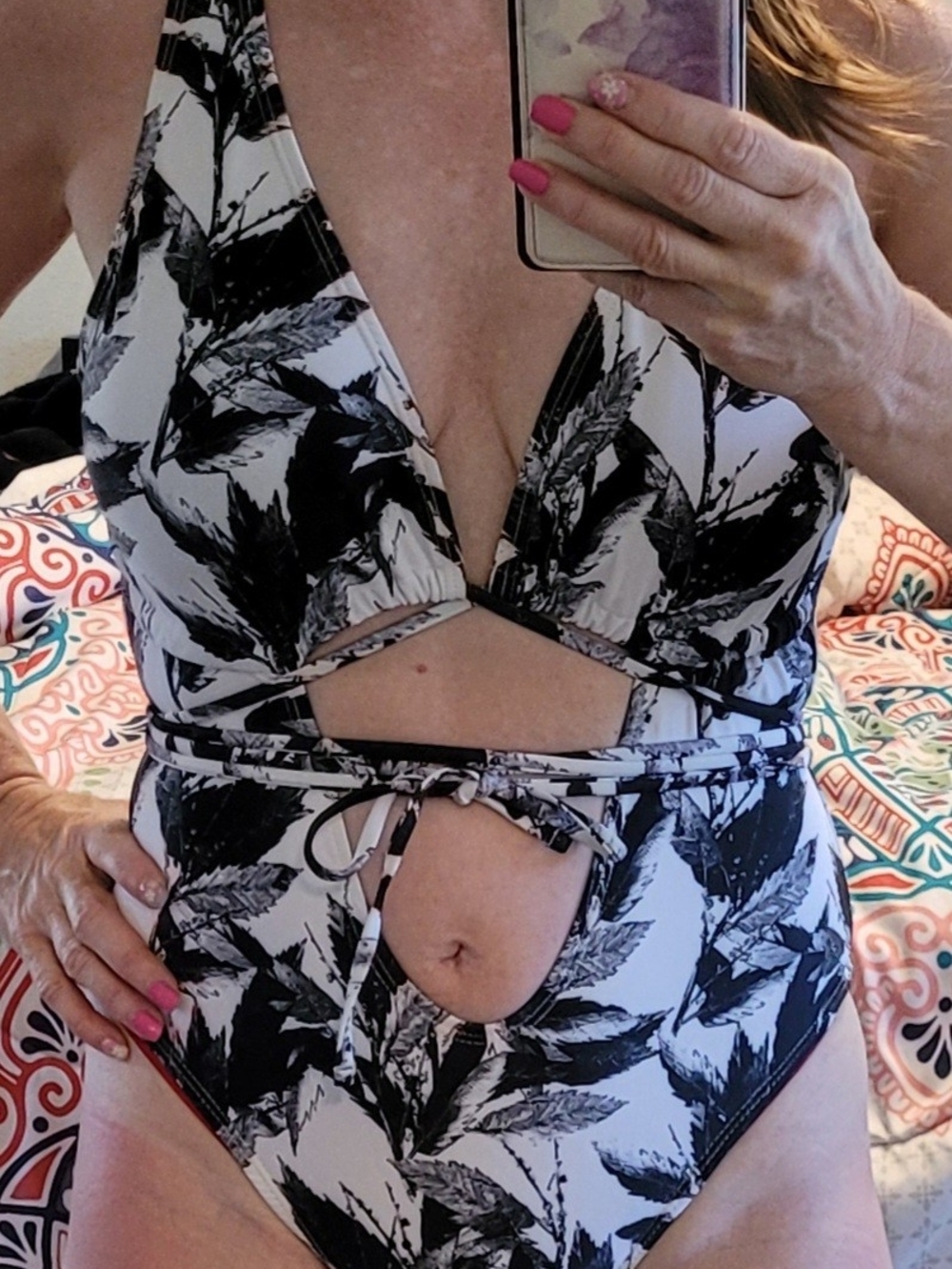 SHEIN Black and White Leaf Print One-Piece Swimsuit